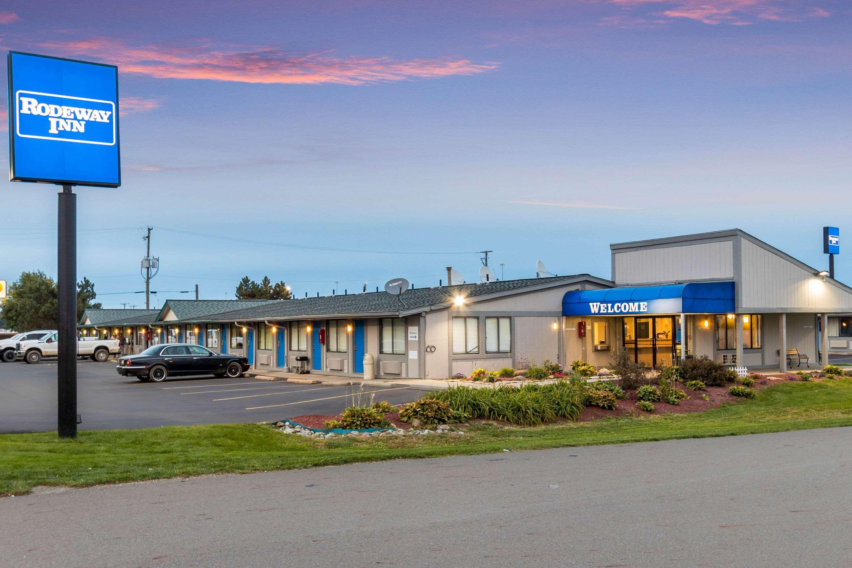 Rodeway Inn Near Hall Of Fame North Canton Exterior photo